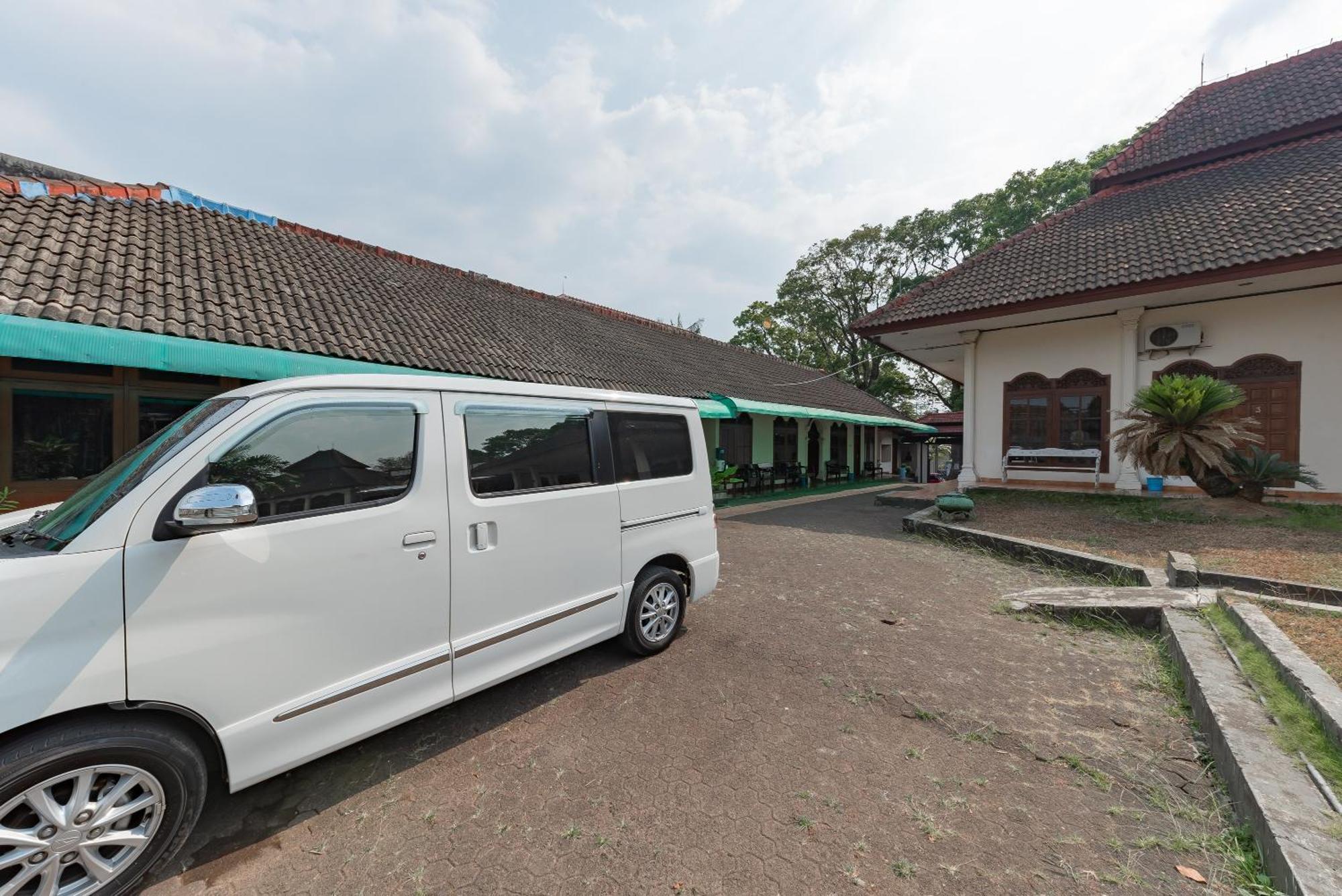 Reddoorz Plus Near Rsud R. Syamsudin Bunut Sukabumi Hotel Exterior photo