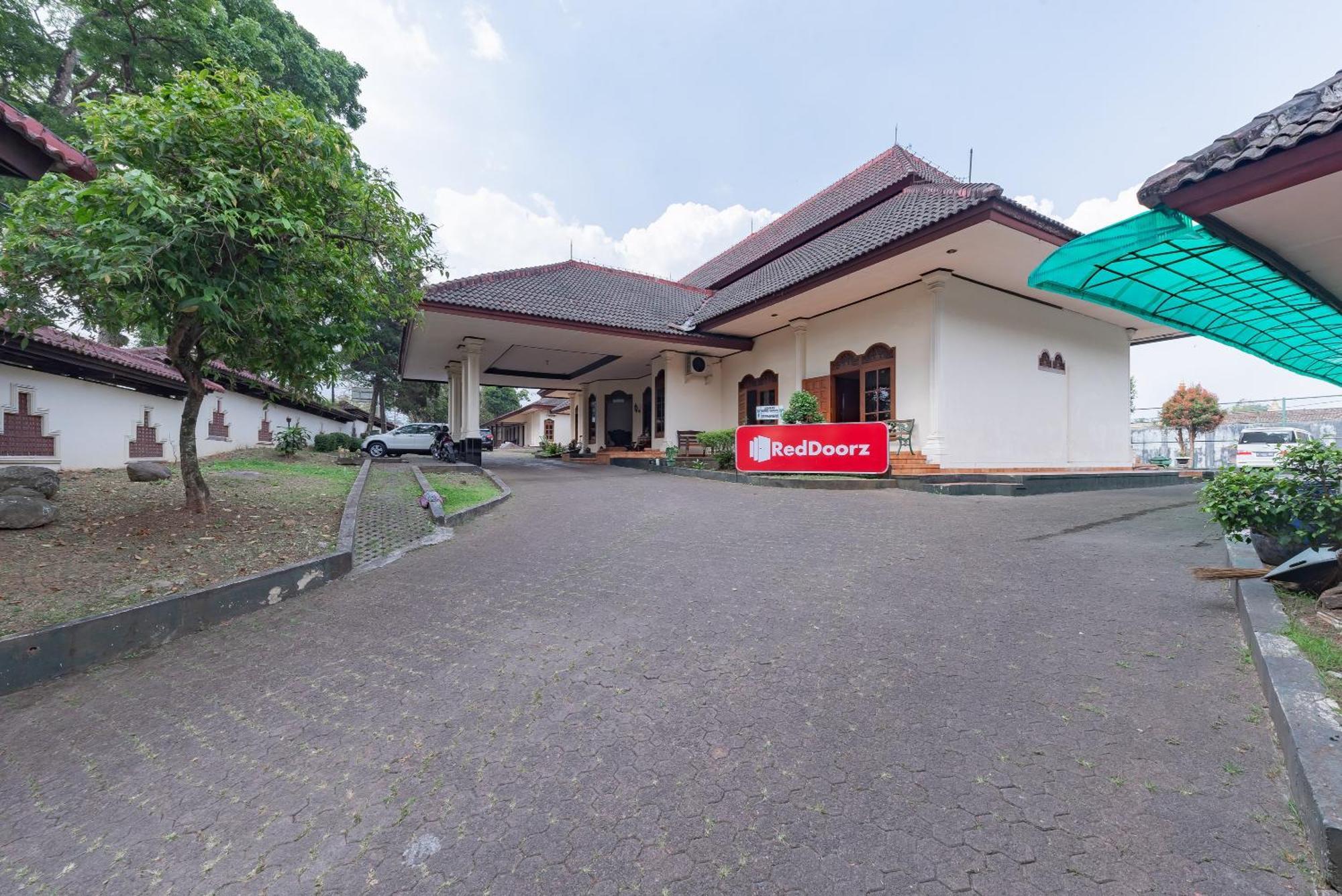 Reddoorz Plus Near Rsud R. Syamsudin Bunut Sukabumi Hotel Exterior photo